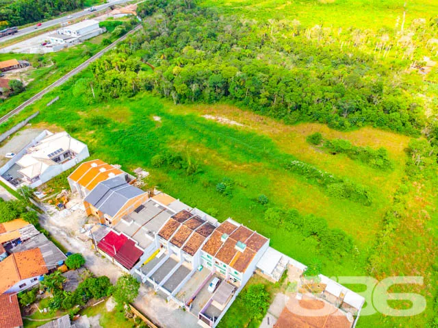BELÍSSIMO TERRENO À VENDA NO CENTRO DE ARAQUARI.

