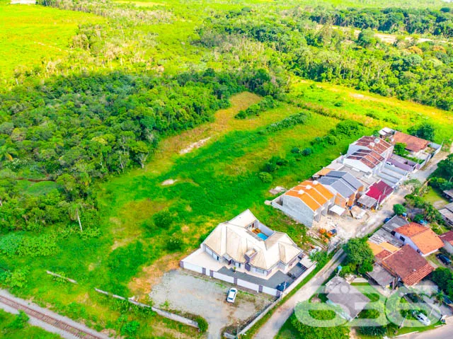 BELÍSSIMO TERRENO À VENDA NO CENTRO DE ARAQUARI.


