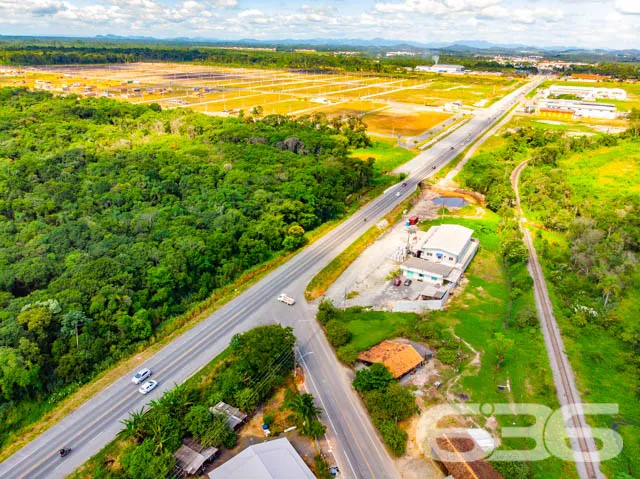 BELÍSSIMO TERRENO À VENDA NO CENTRO DE ARAQUARI.

