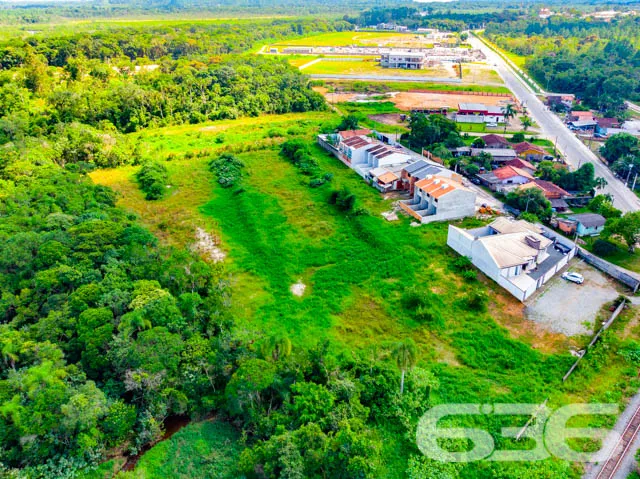 BELÍSSIMO TERRENO À VENDA NO CENTRO DE ARAQUARI.

