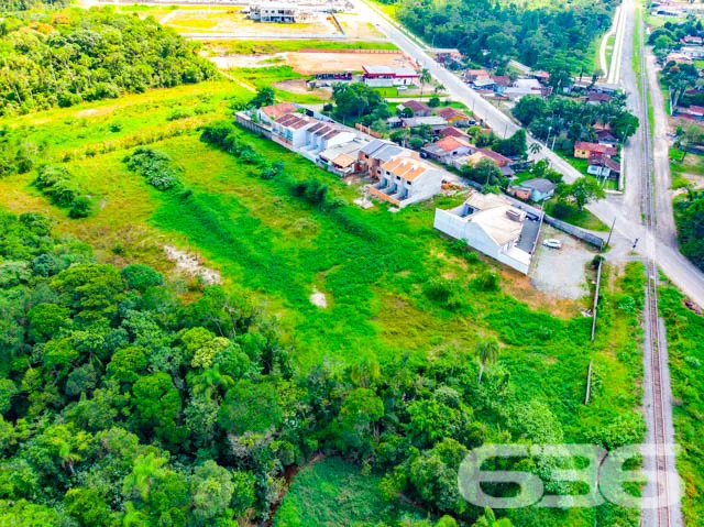 BELÍSSIMO TERRENO À VENDA NO CENTRO DE ARAQUARI.

