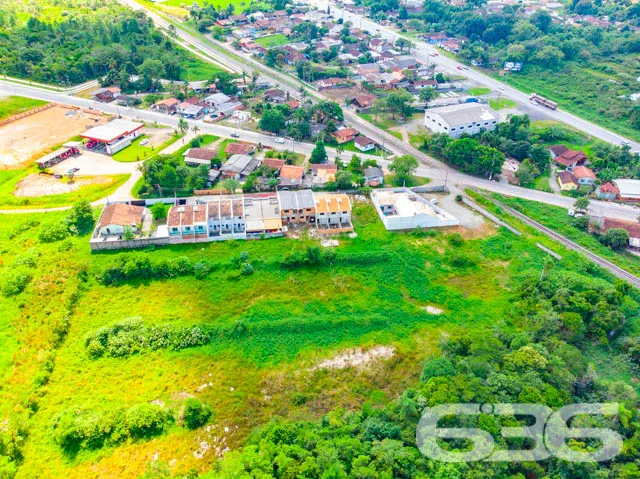 BELÍSSIMO TERRENO À VENDA NO CENTRO DE ARAQUARI.

