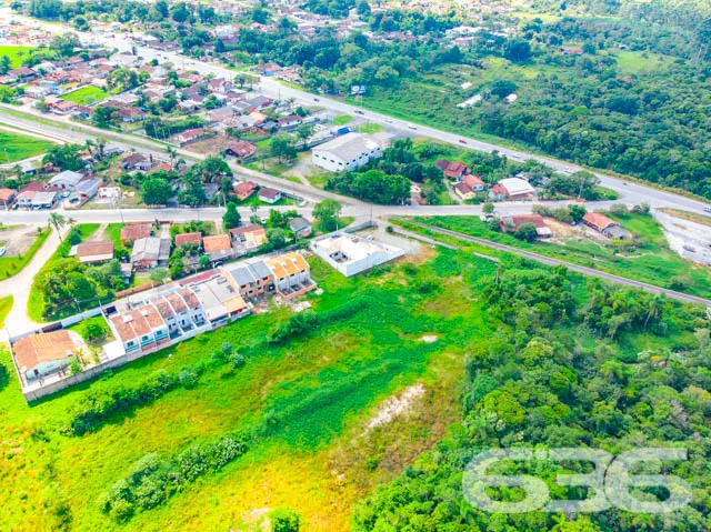 BELÍSSIMO TERRENO À VENDA NO CENTRO DE ARAQUARI.

