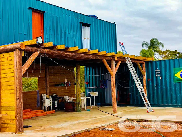 EXCELENTE CASA FUNDOS PARA O RIO EM BALNEÁRIO BARR