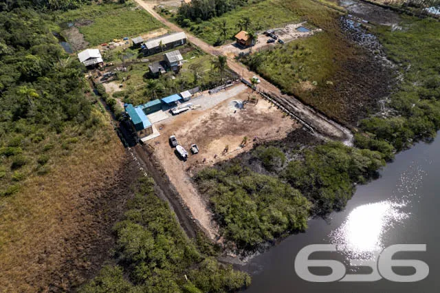 EXCELENTE CASA FUNDOS PARA O RIO EM BALNEÁRIO BARR