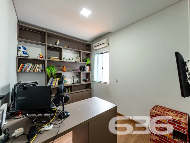 Este moderno sobrado, situado no coração do bairro