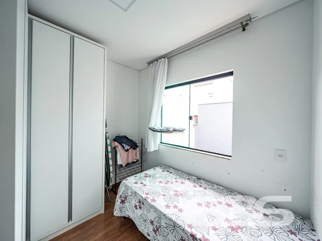 Este moderno sobrado, situado no coração do bairro