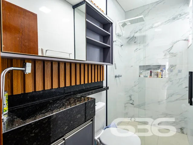 Este moderno sobrado, situado no coração do bairro