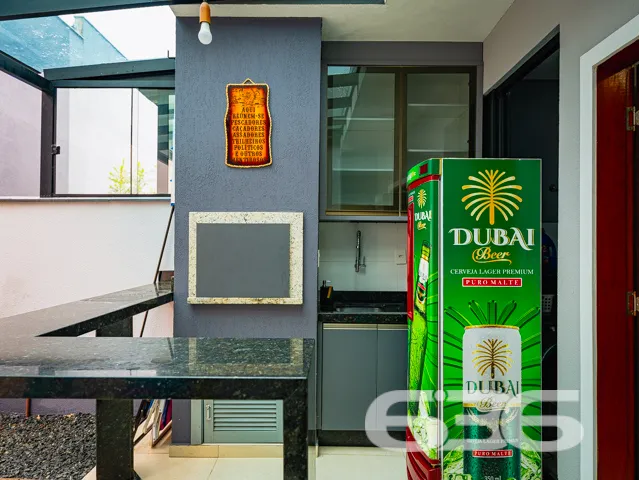 Este moderno sobrado, situado no coração do bairro