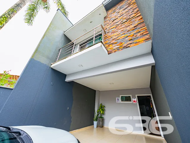 Este moderno sobrado, situado no coração do bairro