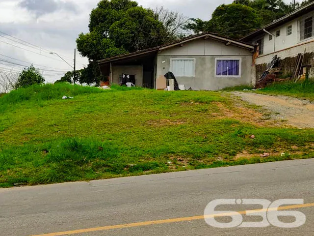 VENDE-SE IMĂVEL COM AMPLO TERRENO NO BAIRRO PROFIP