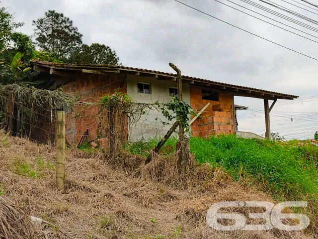 VENDE-SE IMĂVEL COM AMPLO TERRENO NO BAIRRO PROFIP