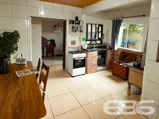 OPORTUNIDADE DE SOBRADO COM 2 SUĂTES E 4 QUARTOS,