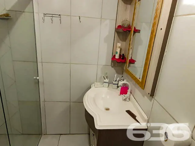 OPORTUNIDADE DE SOBRADO COM 2 SUĂTES E 4 QUARTOS,