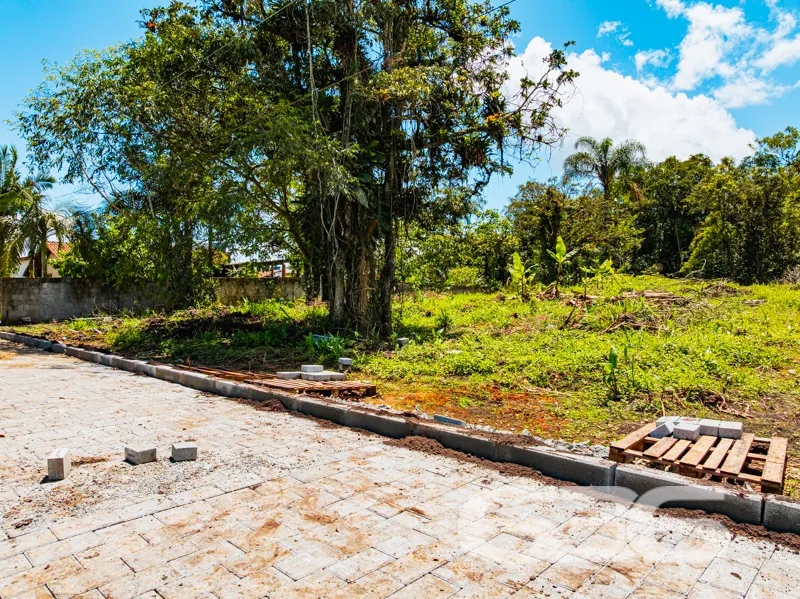 OPORTUNIDADE DE TERRENO À VENDA EM ARAQUARI, SANTA