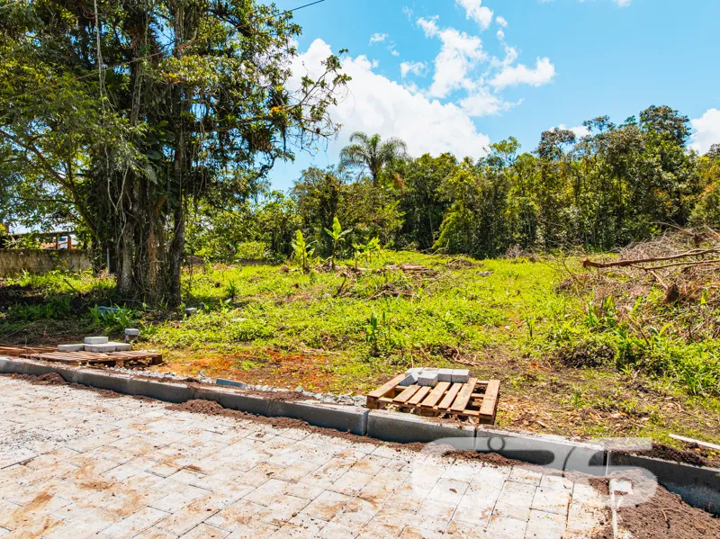 OPORTUNIDADE DE TERRENO À VENDA EM ARAQUARI, SANTA