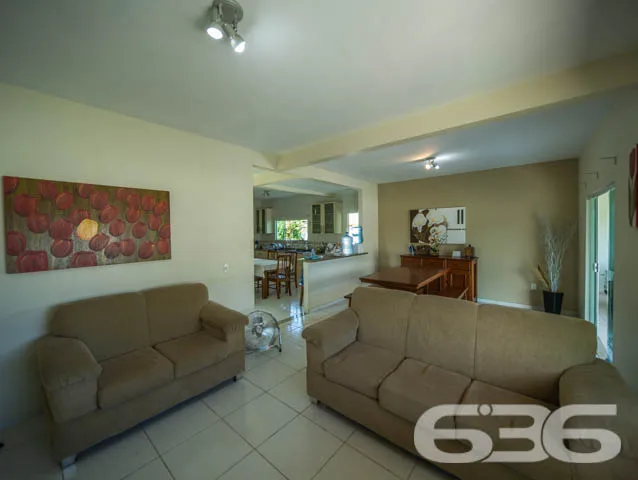 RESIDÊNCIA COM 1 SUÍTE E 3 QUARTOS , EM UBATUBA F