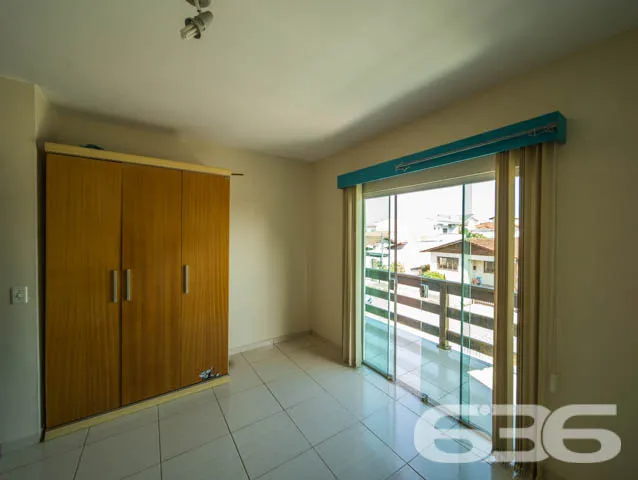 RESIDÊNCIA COM 1 SUÍTE E 3 QUARTOS , EM UBATUBA F