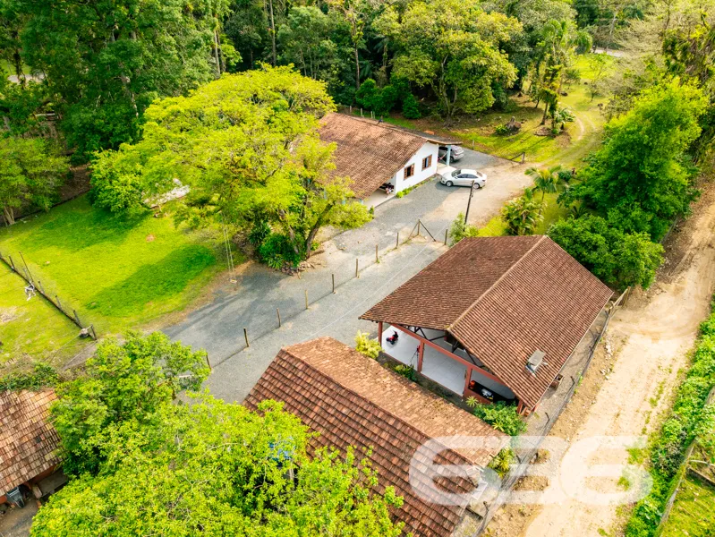 Chácara à venda no bairro Quirirí, Joinville | 2 c