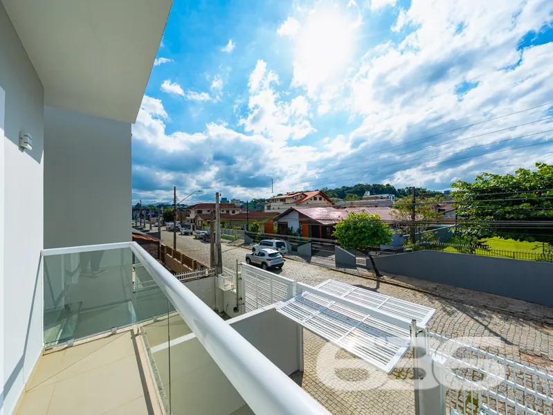 Sobrado geminado impecĂĄvel Ă venda no bairro Flore