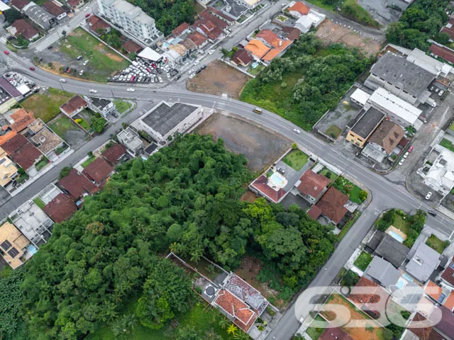 BELÍSSIMO TERRENO, NO BAIRRO FLORESTA, EM JOINVILL