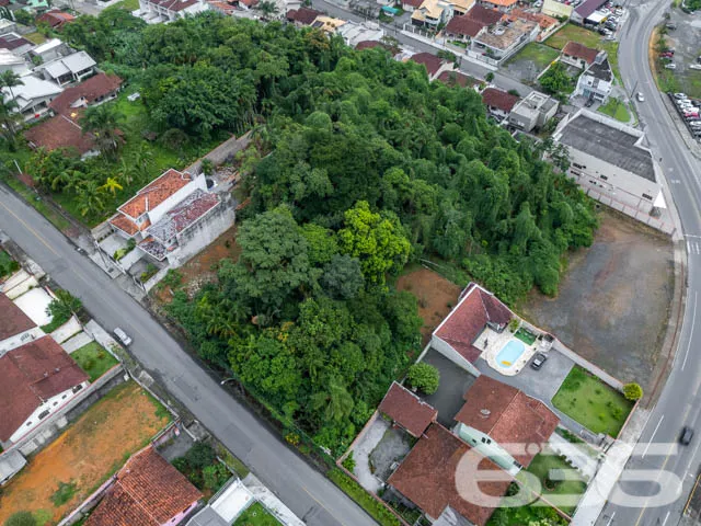 BELÍSSIMO TERRENO, NO BAIRRO FLORESTA, EM JOINVILL