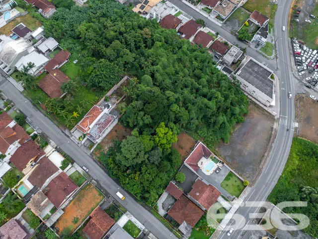 BELÍSSIMO TERRENO, NO BAIRRO FLORESTA, EM JOINVILL