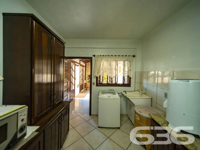 Sobrado de frente para a principal praça de Balneá