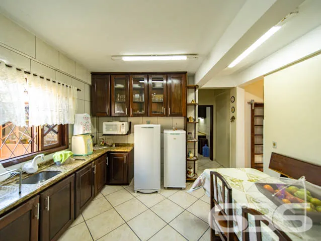 Sobrado de frente para a principal praça de Balneá