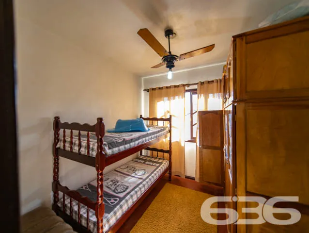 Sobrado de frente para a principal praça de Balneá