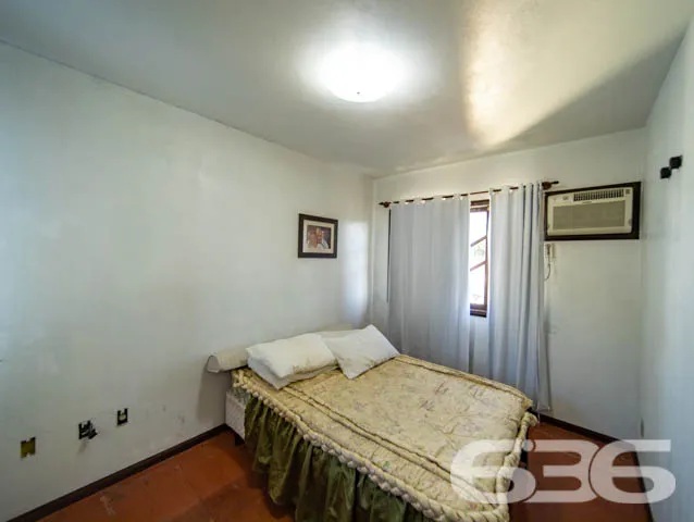 Sobrado de frente para a principal praça de Balneá