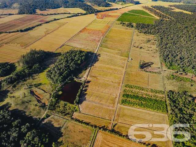 Descubra o potencial deste magnífico terreno à ven
