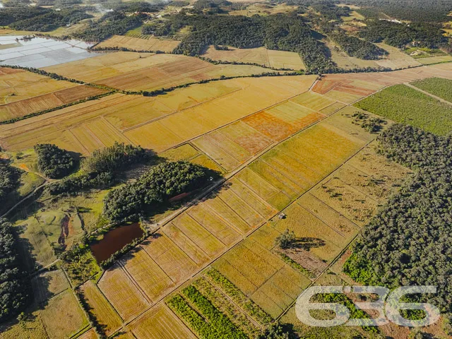 Descubra o potencial deste magnífico terreno à ven