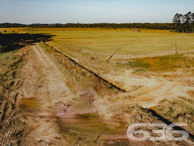 Descubra o potencial deste magnífico terreno à ven