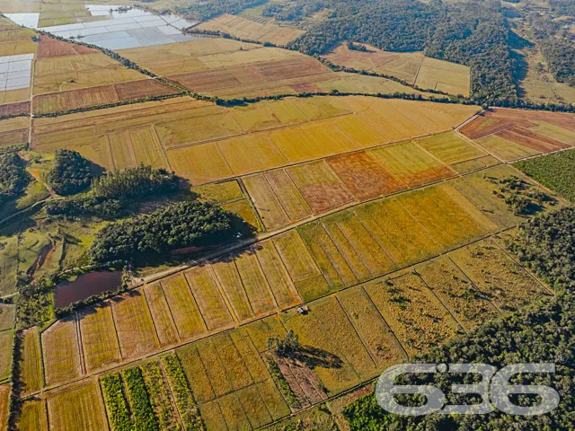 Descubra o potencial deste magnífico terreno à ven