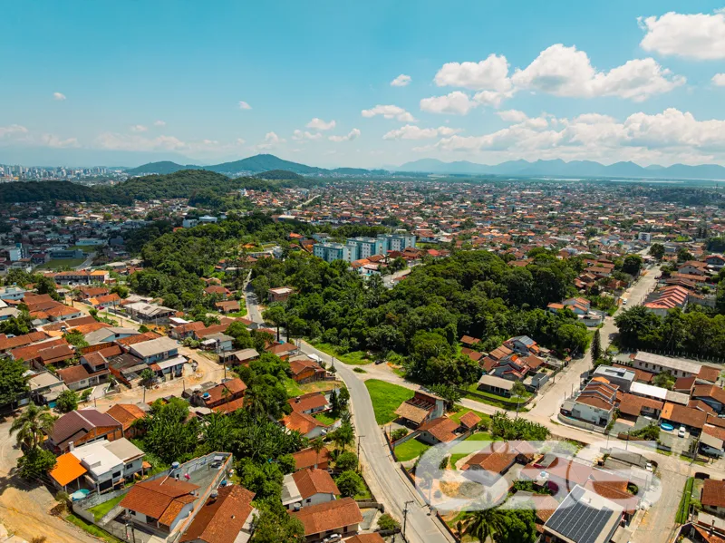 Casa à venda no bairro João Costa, Joinville, com 
