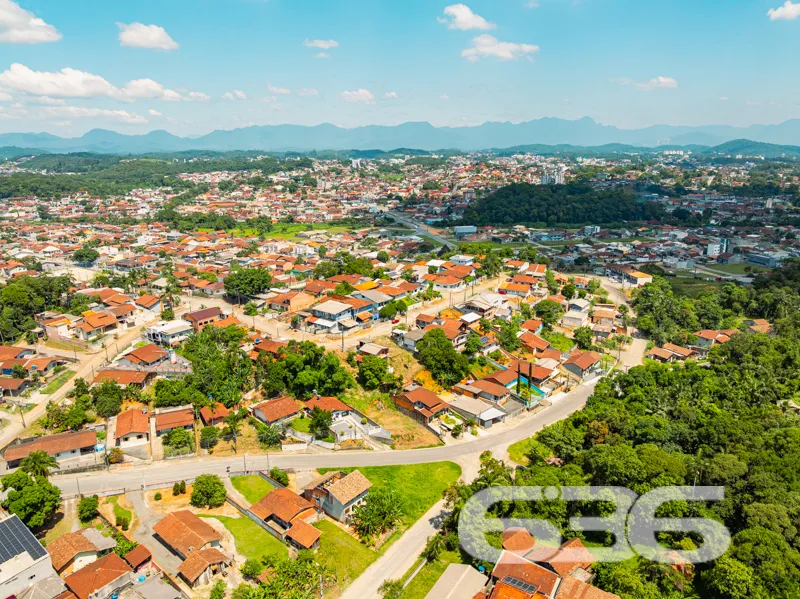 Casa à venda no bairro João Costa, Joinville, com 