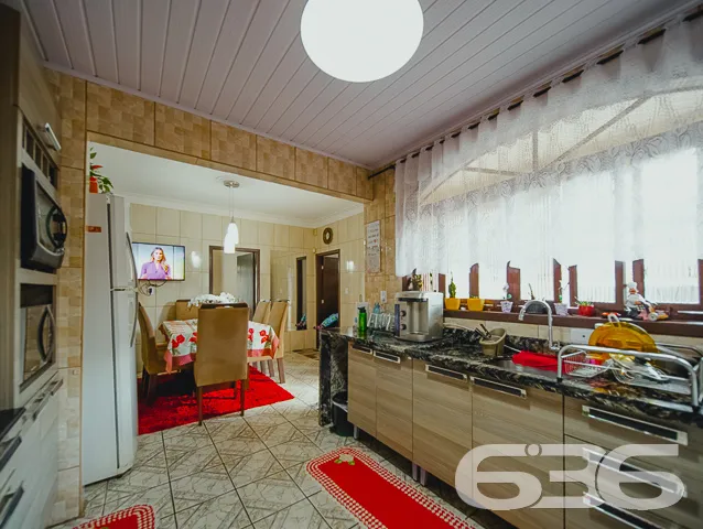 IMÓVEL COM SUÍTE + 2 QUARTOS NO BAIRRO SAGUAÇU
Es