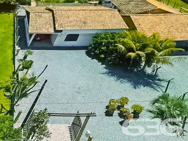 CASA EM TERRENO DE 1.088m² EM ARAQUARI

Essa é uma