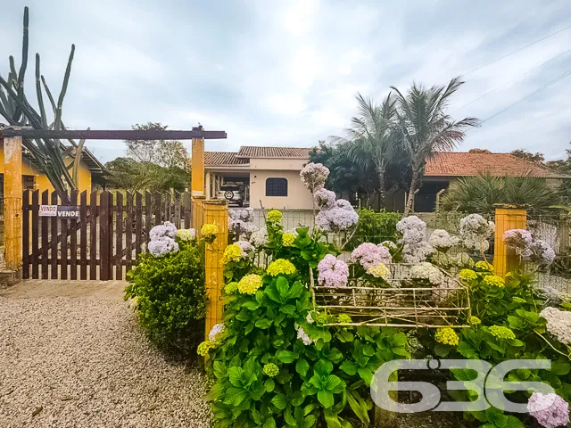 CASA EM TERRENO DE 1.088m² EM ARAQUARI

Essa é uma