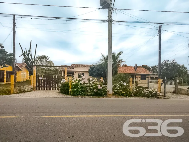 CASA EM TERRENO DE 1.088m² EM ARAQUARI

Essa é uma