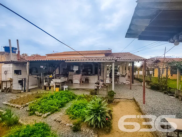 CASA EM TERRENO DE 1.088m² EM ARAQUARI

Essa é uma