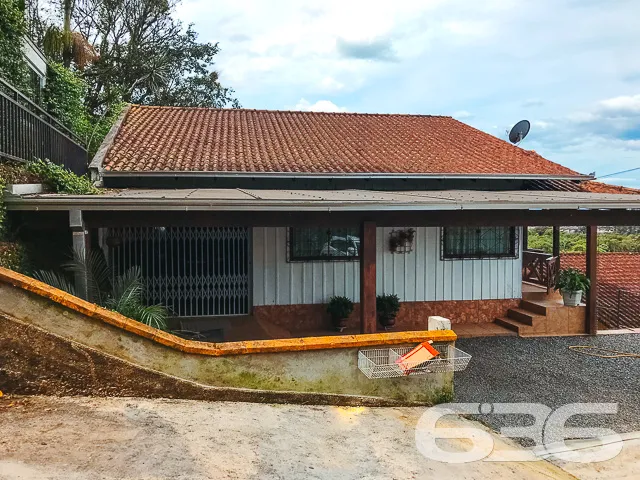BELA CASA COM 4 QUARTOS NO BAIRRO BOA VISTA EM JOI
