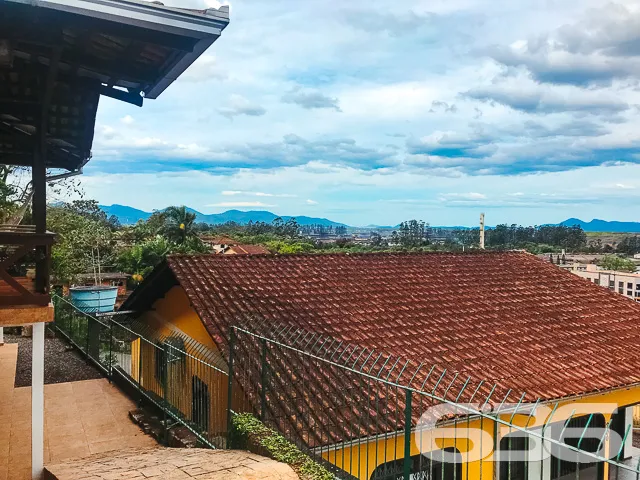 BELA CASA COM 4 QUARTOS NO BAIRRO BOA VISTA EM JOI