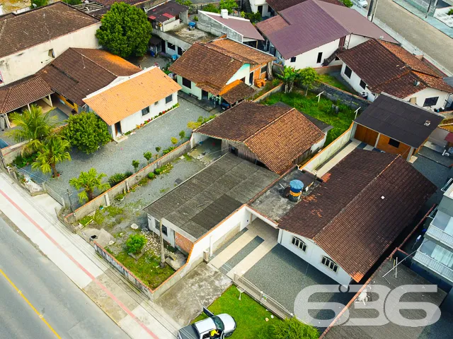 BELÍSSIMO TERRENO NO BAIRRO ESPINHEIROS EM JOINVIL
