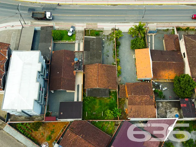 BELÍSSIMO TERRENO NO BAIRRO ESPINHEIROS EM JOINVIL