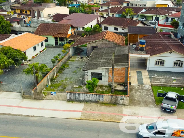 BELÍSSIMO TERRENO NO BAIRRO ESPINHEIROS EM JOINVIL