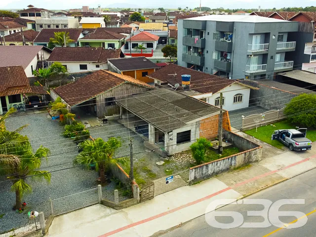 BELÍSSIMO TERRENO NO BAIRRO ESPINHEIROS EM JOINVIL