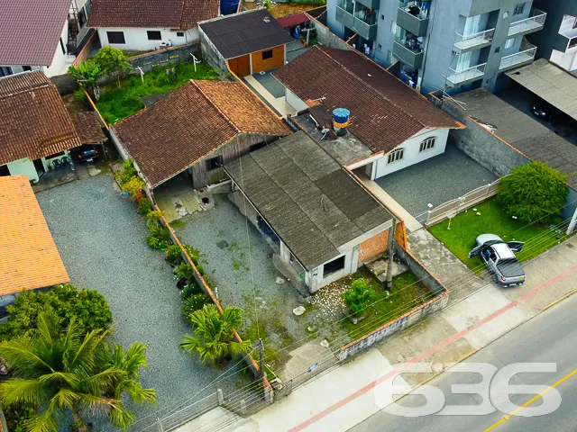 BELÍSSIMO TERRENO NO BAIRRO ESPINHEIROS EM JOINVIL