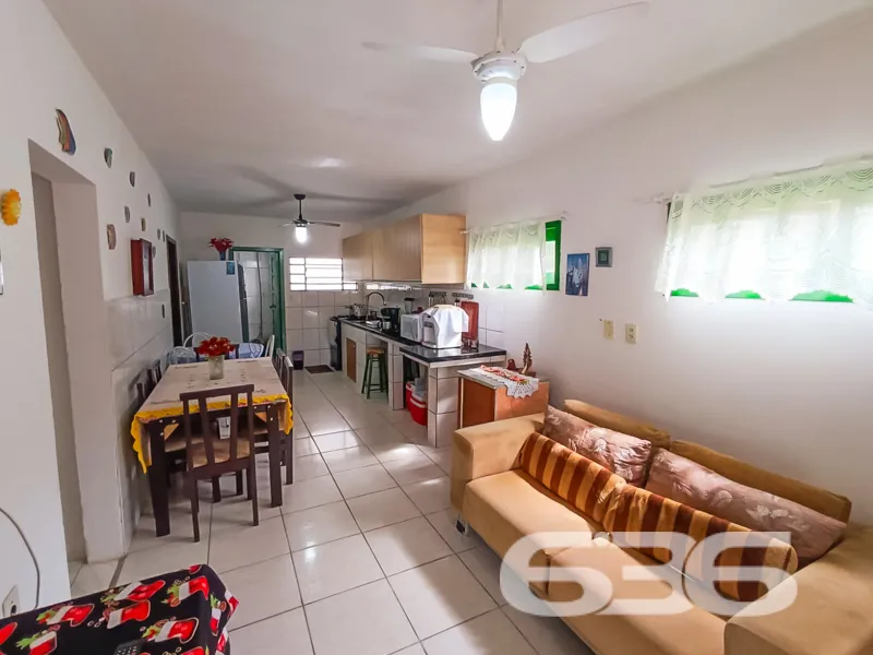 IMÓVEL COM 3 QUARTOS NA PRAIA DE UBATUBA

Esta é u